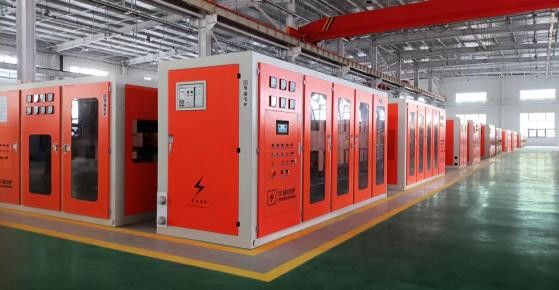 Forno a induzione per la fusione di metalli ferro rame alluminio